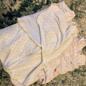 Bundle of 5 neutral infant swaddles